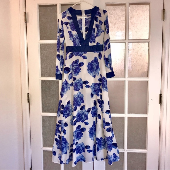 1 available V-Neck Floral Maxi Dress - Picture 3 of 4